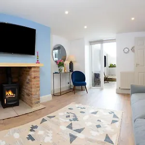  Apartment West With Free Parking United Kingdom